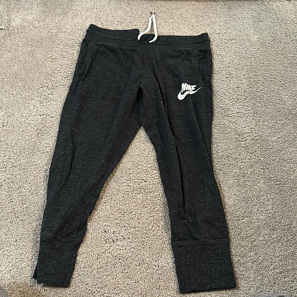 Nike capri sweats small